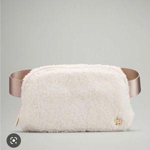 Lululemon Sherpa belt bag